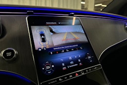 harmaa Mercedes-Benz EQE SUV 2024 kuva 18.