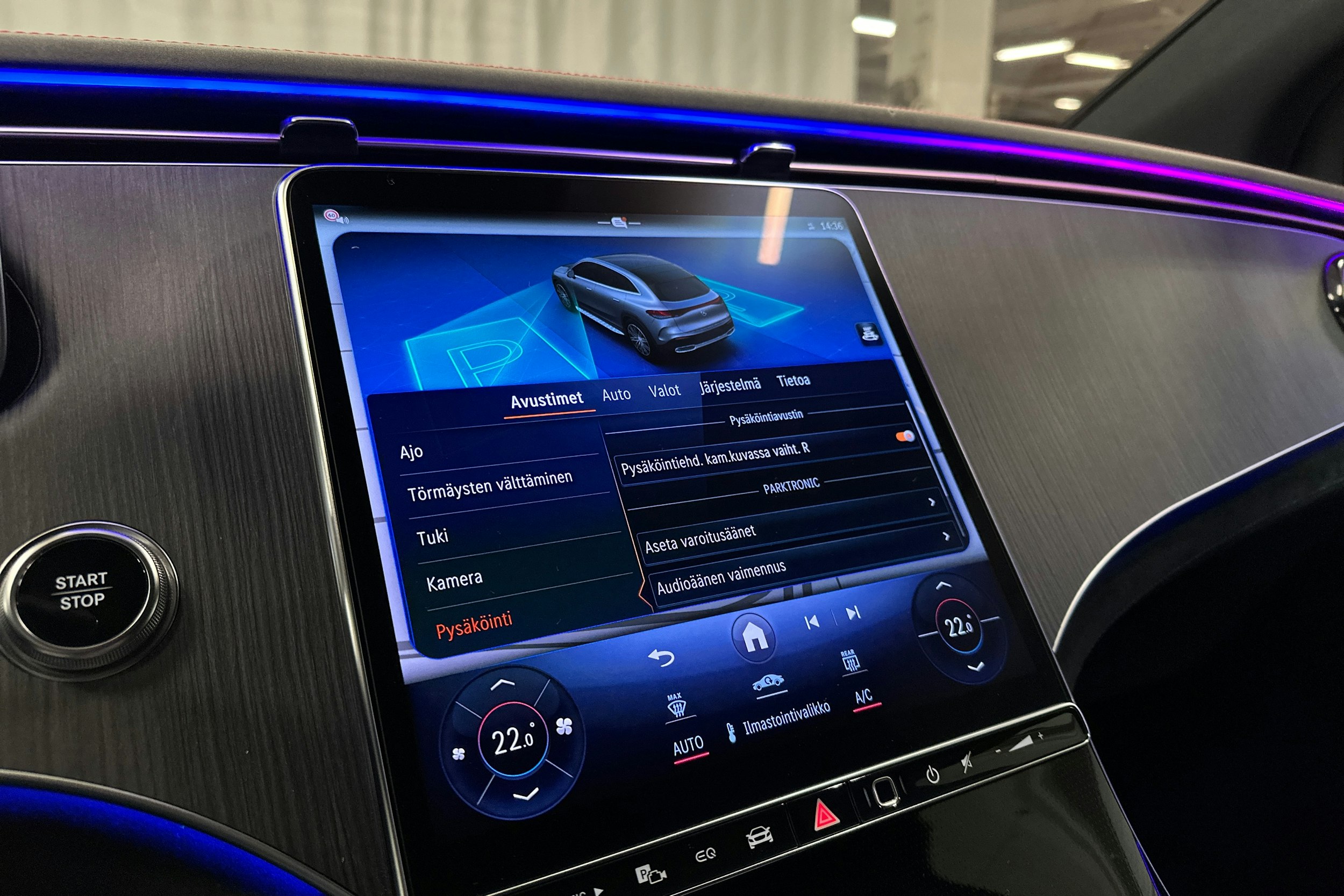 harmaa Mercedes-Benz EQE SUV 2024 kuva 22.