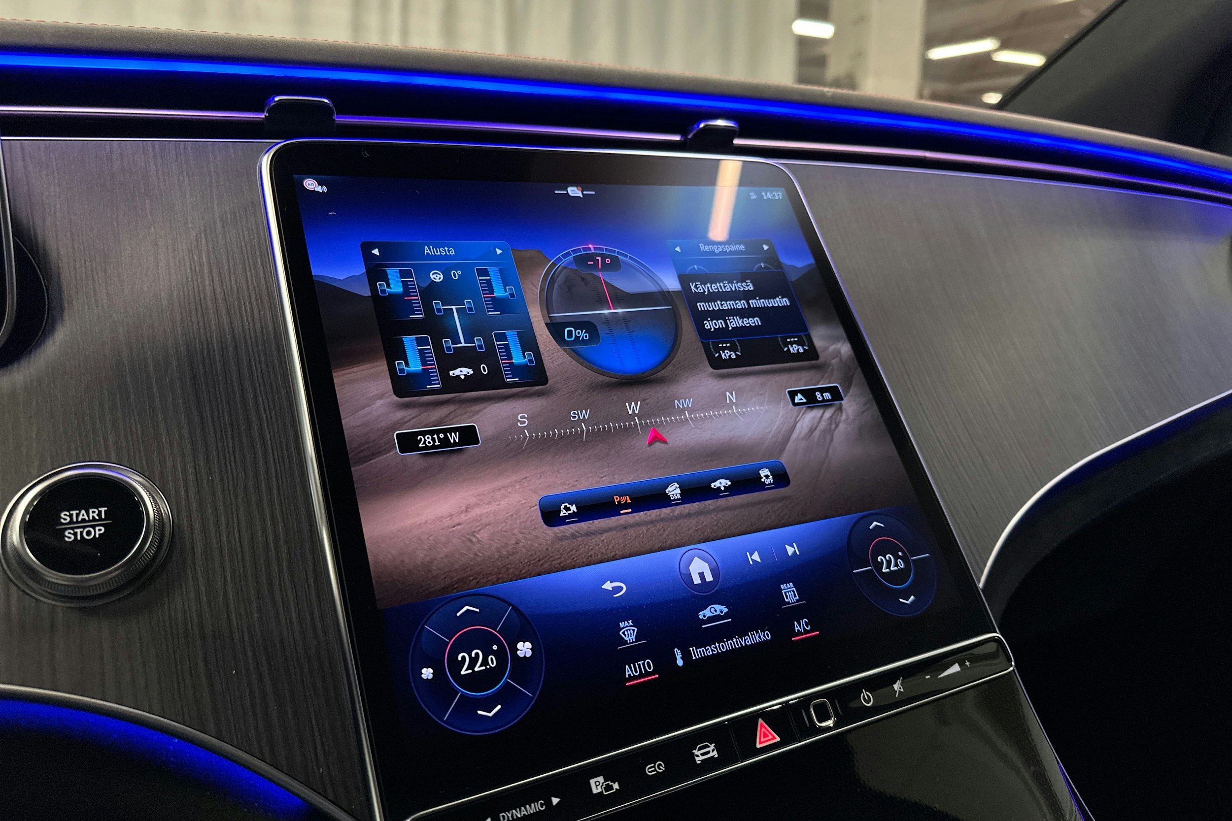 harmaa Mercedes-Benz EQE SUV 2024 kuva 24.