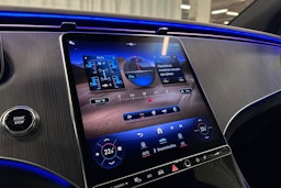 harmaa Mercedes-Benz EQE SUV 2024 kuva 24.