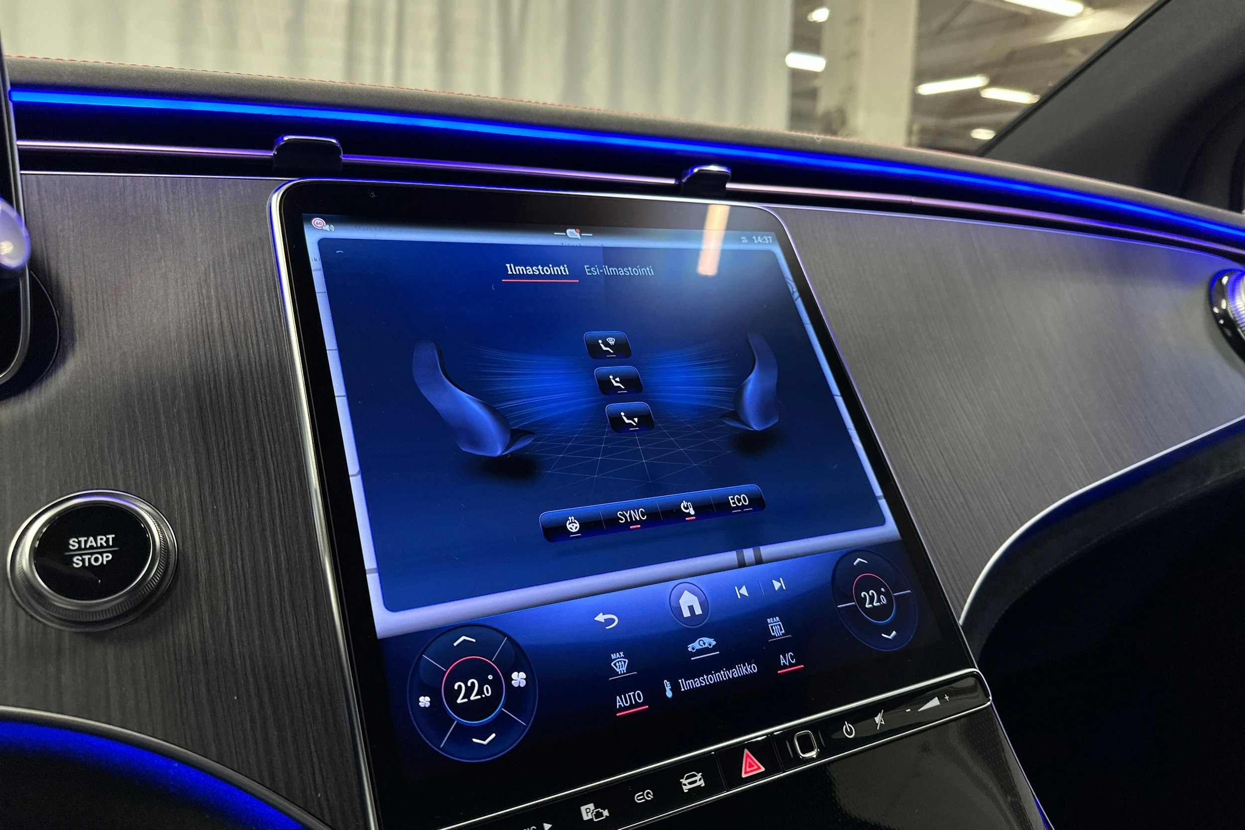 harmaa Mercedes-Benz EQE SUV 2024 kuva 25.