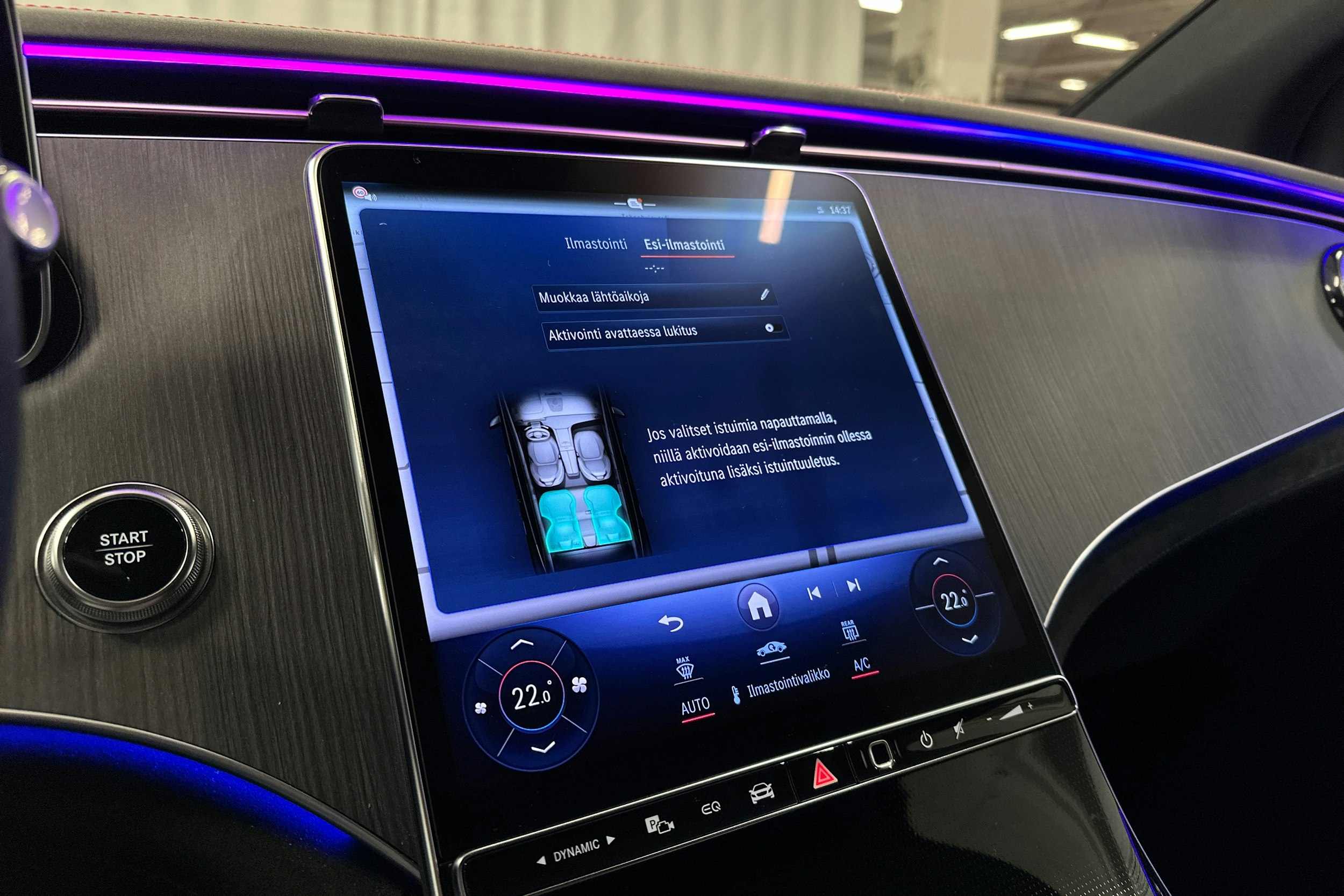 harmaa Mercedes-Benz EQE SUV 2024 kuva 26.