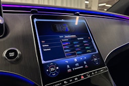 harmaa Mercedes-Benz EQE SUV 2024 kuva 27.