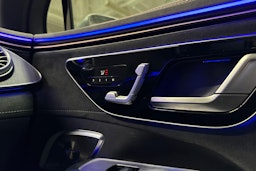 harmaa Mercedes-Benz EQE SUV 2024 kuva 29.