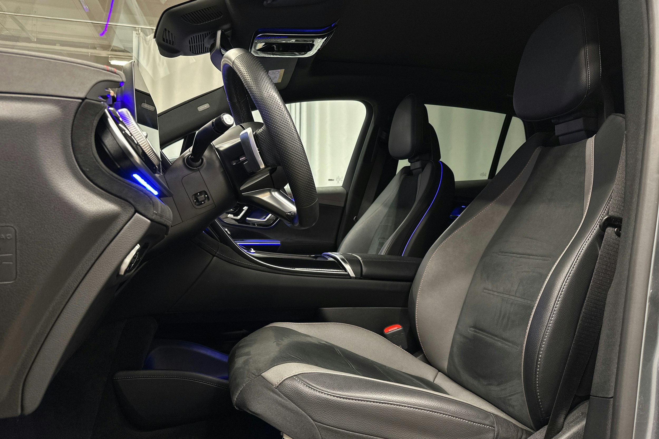 harmaa Mercedes-Benz EQE SUV 2024 kuva 30.