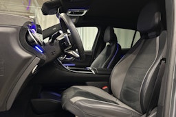 harmaa Mercedes-Benz EQE SUV 2024 kuva 30.