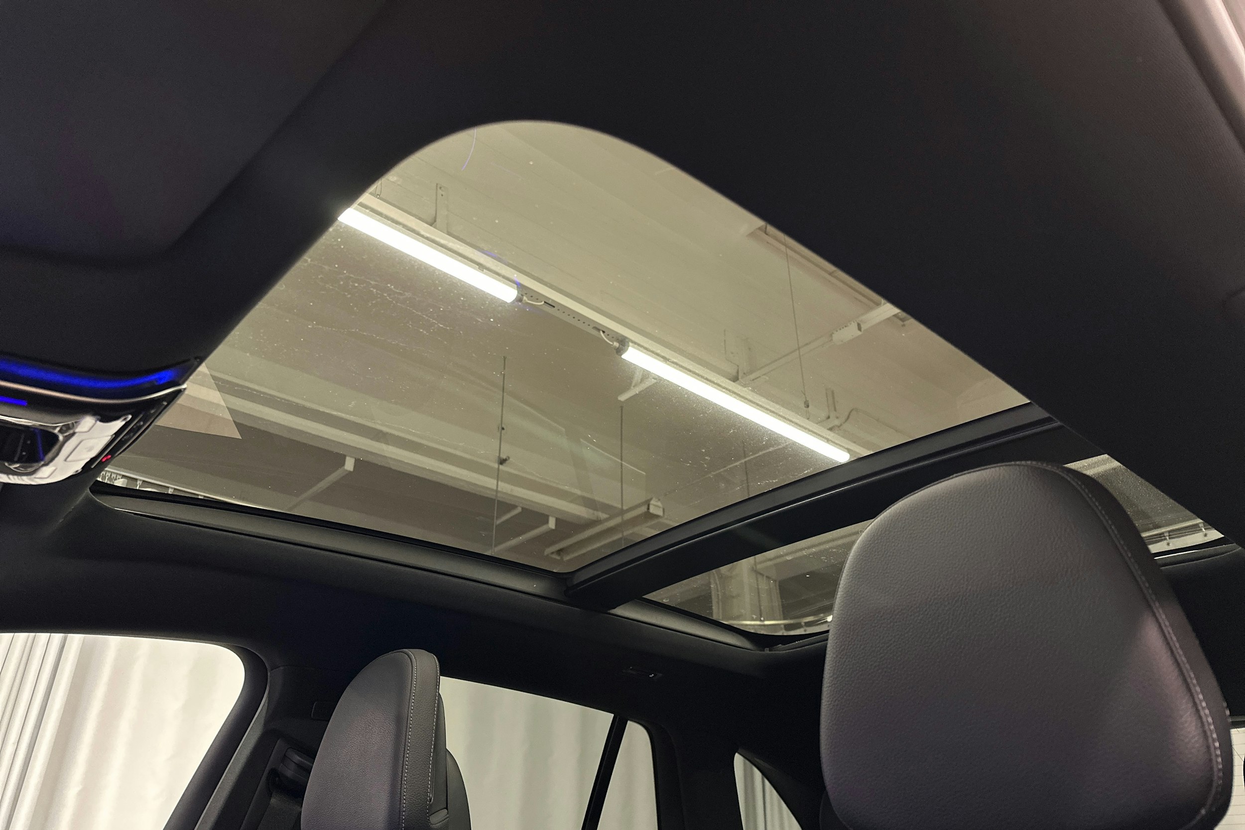 harmaa Mercedes-Benz EQE SUV 2024 kuva 32.