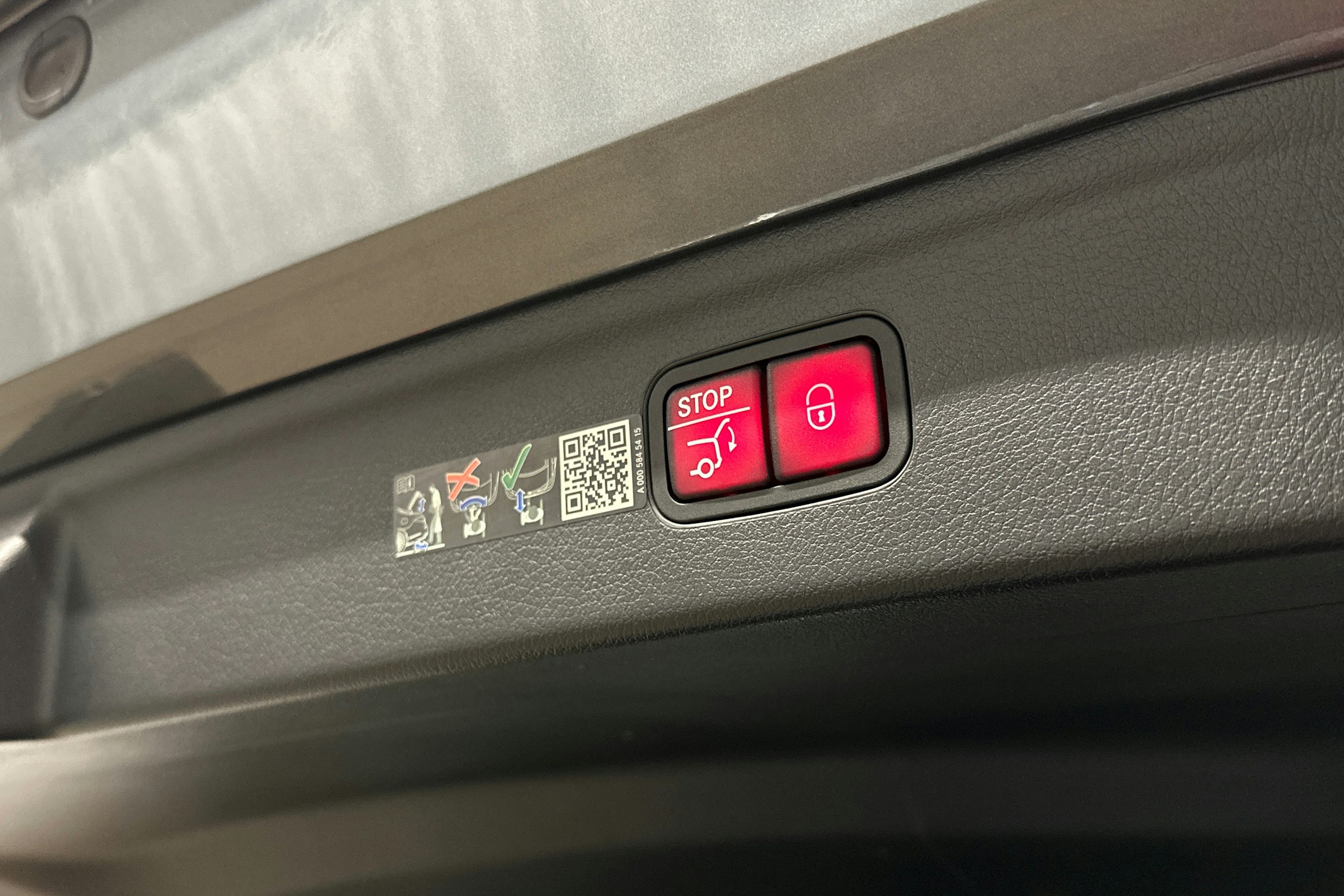 harmaa Mercedes-Benz EQE SUV 2024 kuva 35.