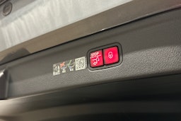 harmaa Mercedes-Benz EQE SUV 2024 kuva 35.