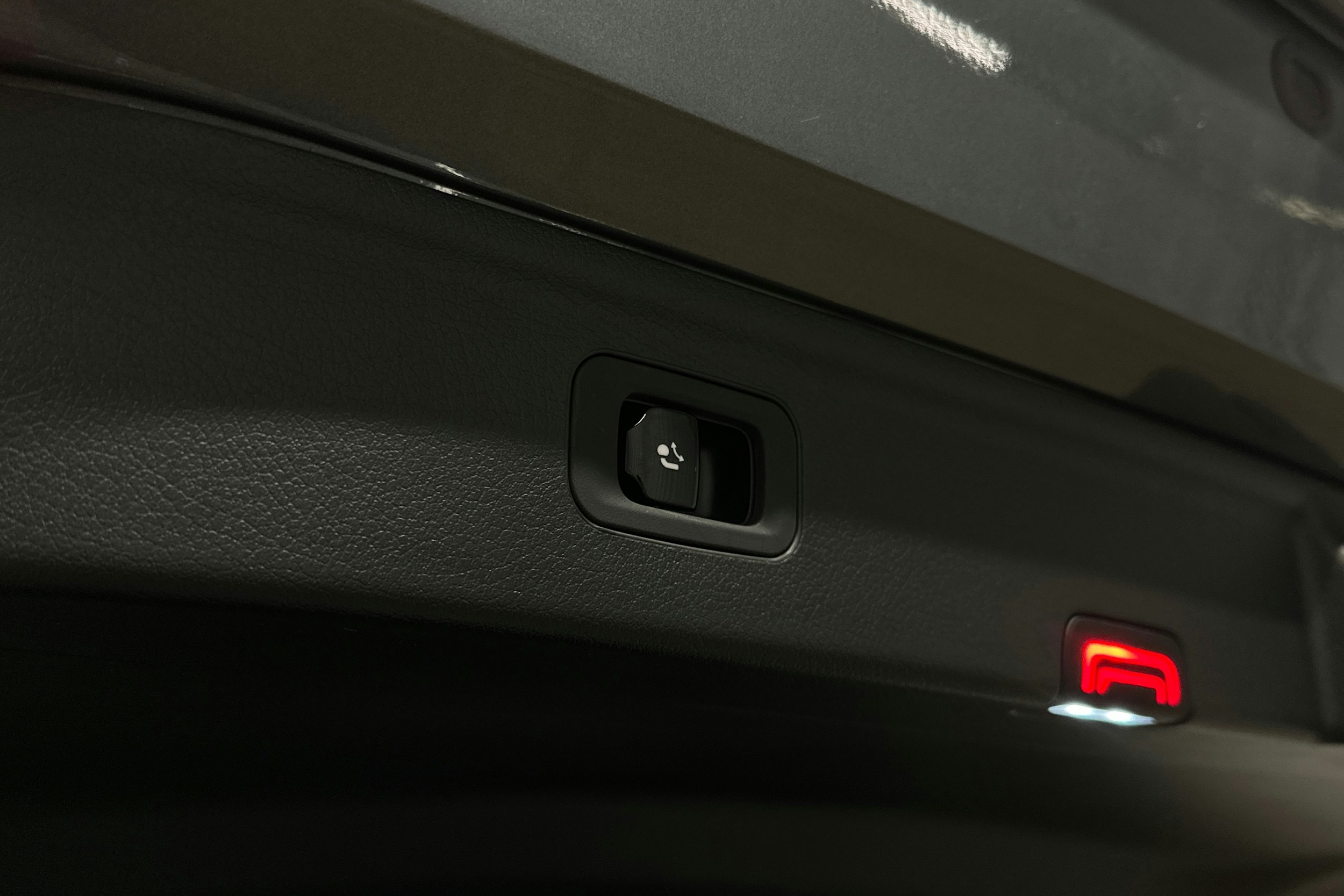 harmaa Mercedes-Benz EQE SUV 2024 kuva 36.