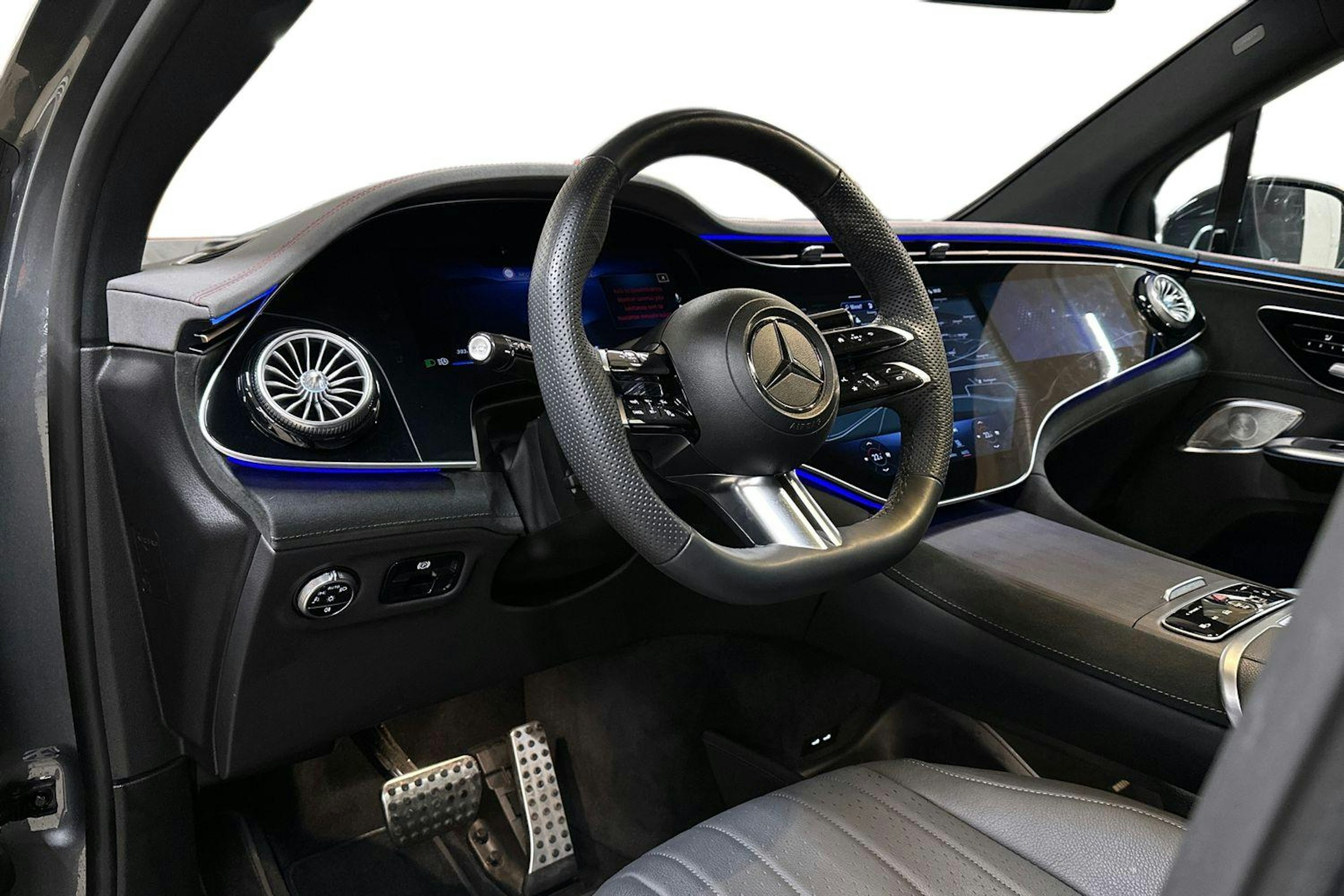 harmaa Mercedes-Benz EQE SUV 2024 kuva 7.