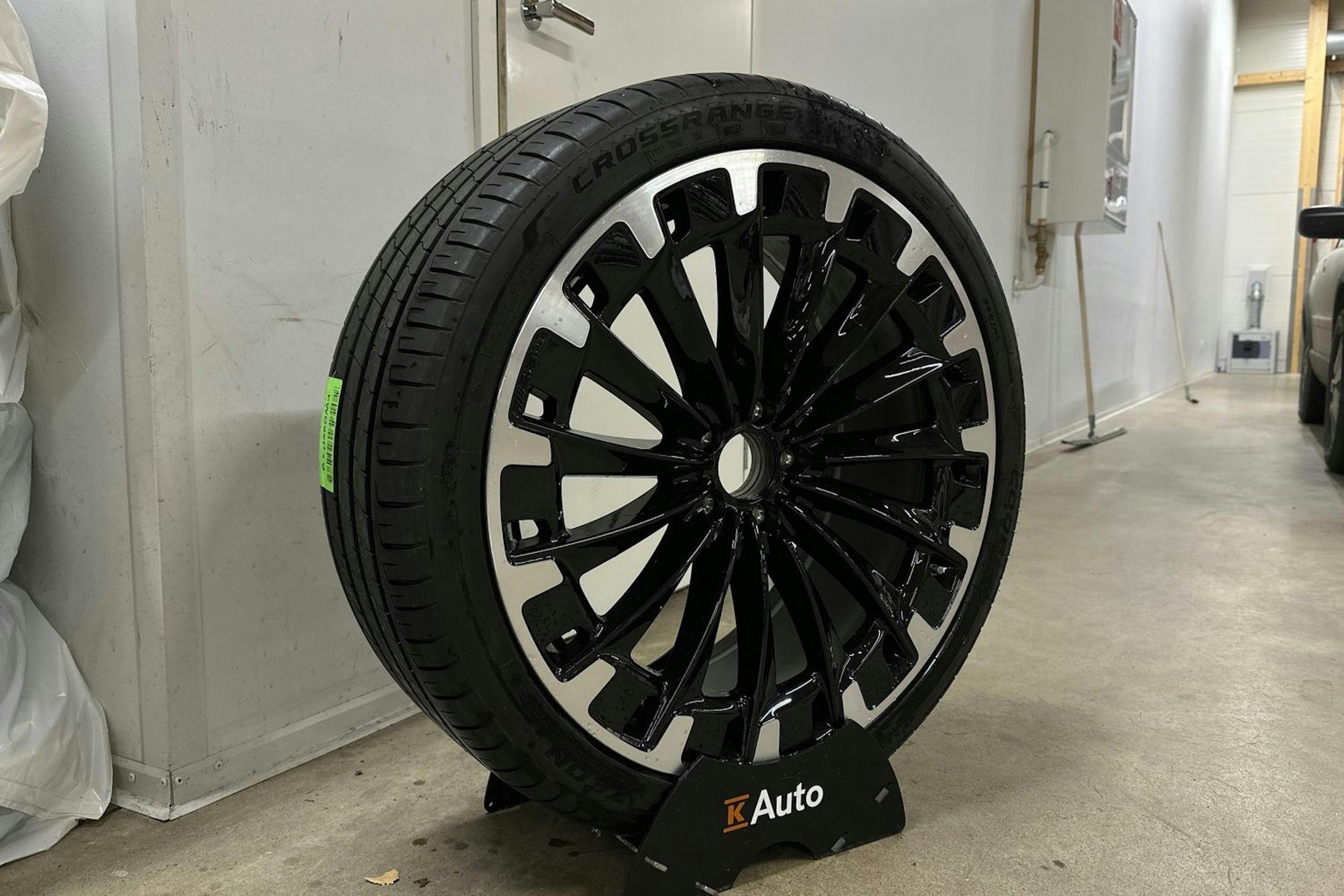 harmaa Mercedes-Benz EQE SUV 2024 kuva 13.