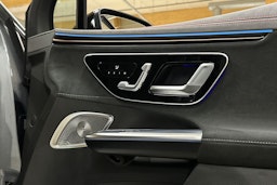 harmaa Mercedes-Benz EQE SUV 2024 kuva 15.