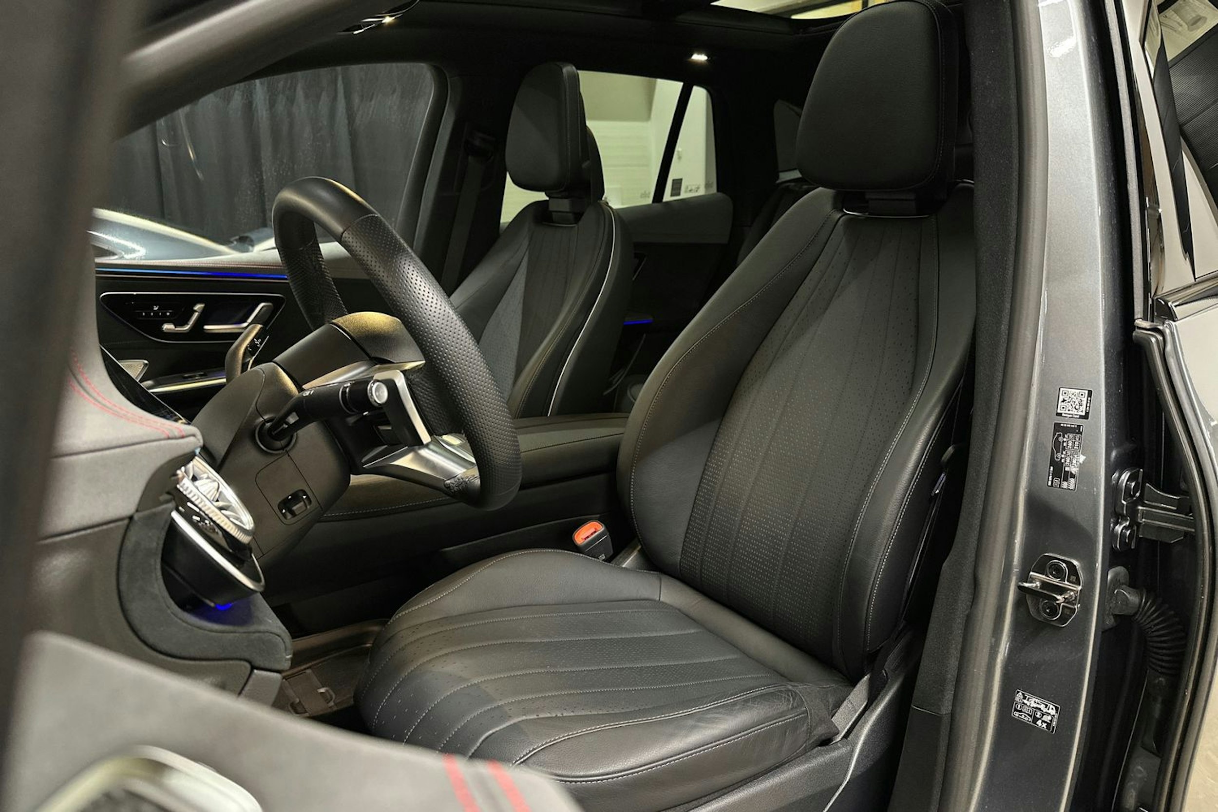 harmaa Mercedes-Benz EQE SUV 2024 kuva 19.