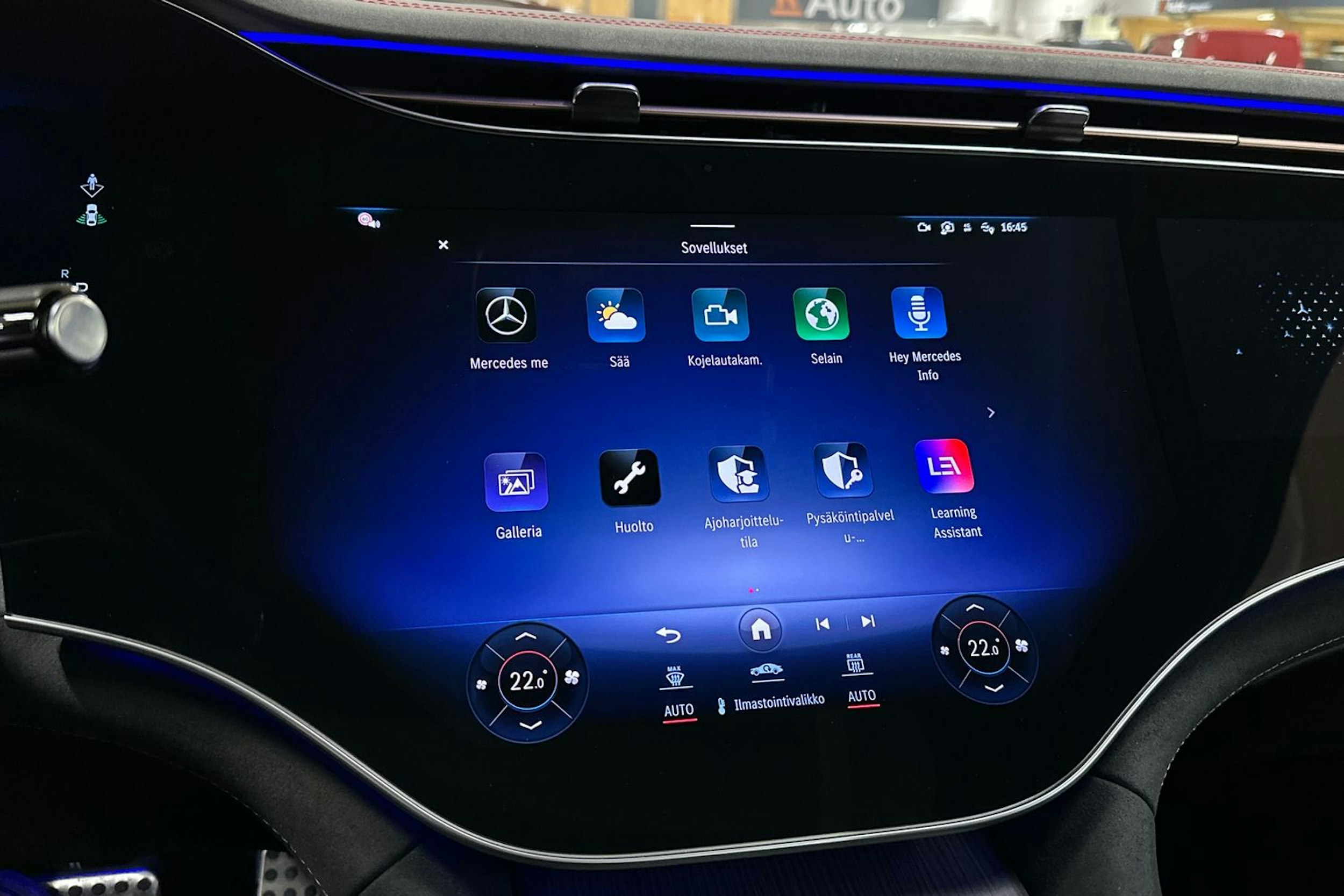 harmaa Mercedes-Benz EQE SUV 2024 kuva 24.