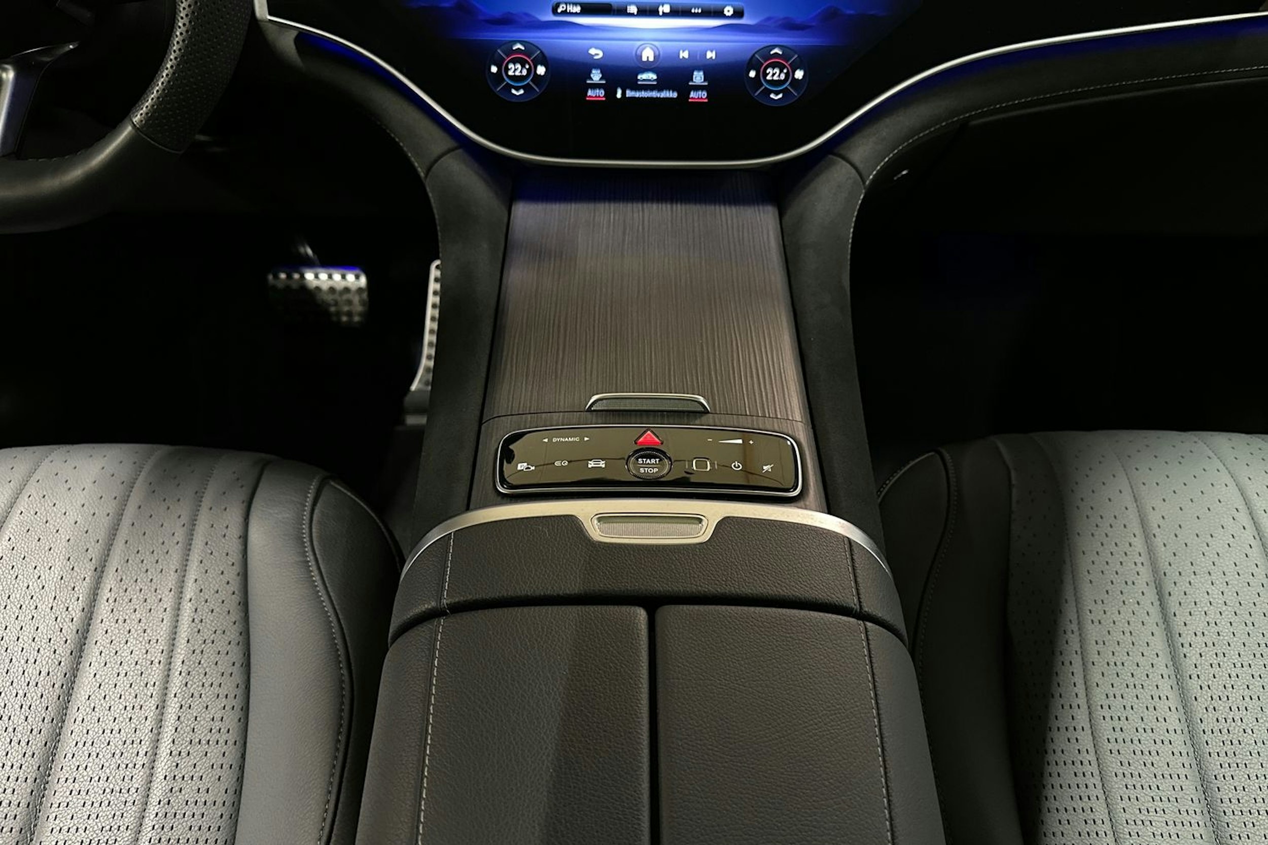 harmaa Mercedes-Benz EQE SUV 2024 kuva 28.