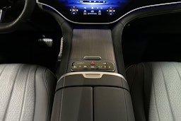 harmaa Mercedes-Benz EQE SUV 2024 kuva 28.