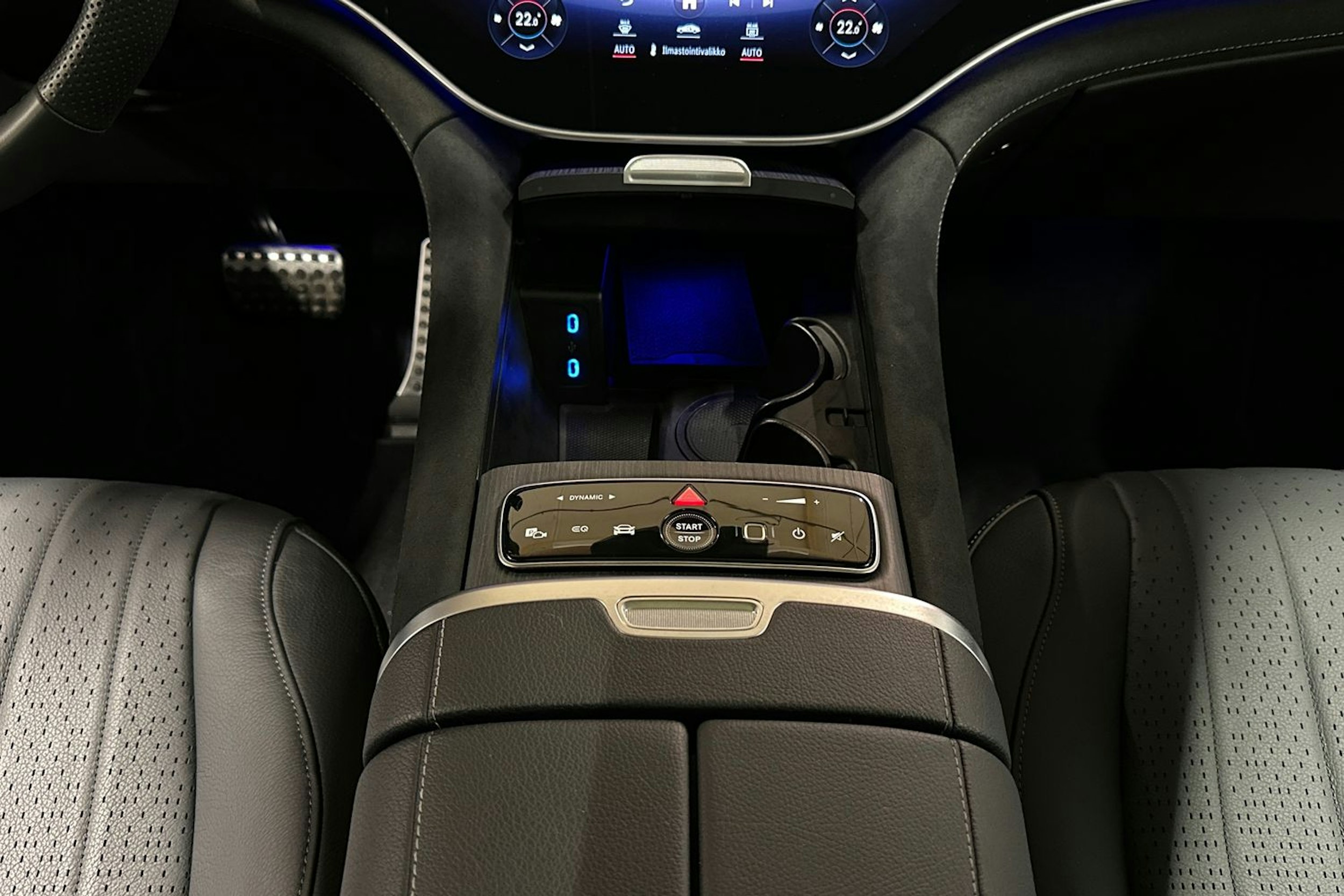 harmaa Mercedes-Benz EQE SUV 2024 kuva 29.