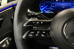 harmaa Mercedes-Benz EQE SUV 2024 kuva 34.