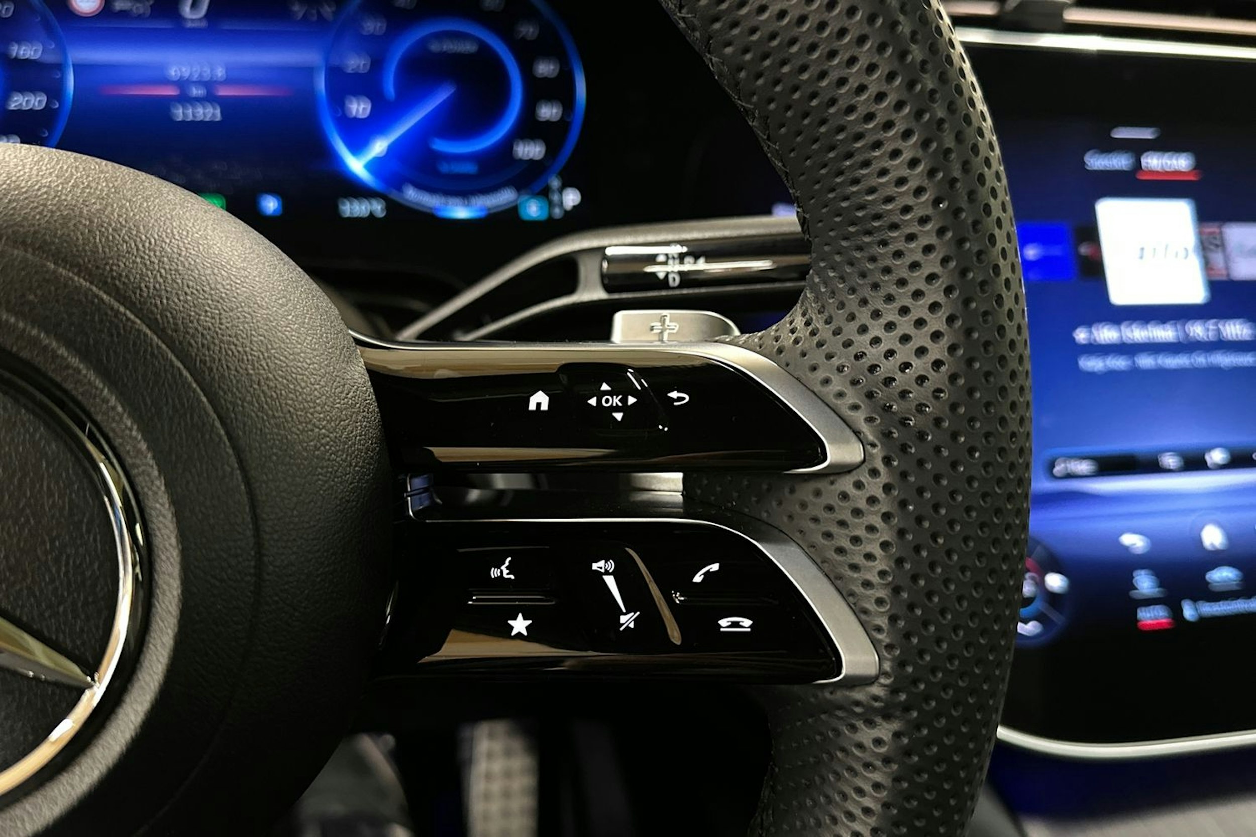 harmaa Mercedes-Benz EQE SUV 2024 kuva 35.