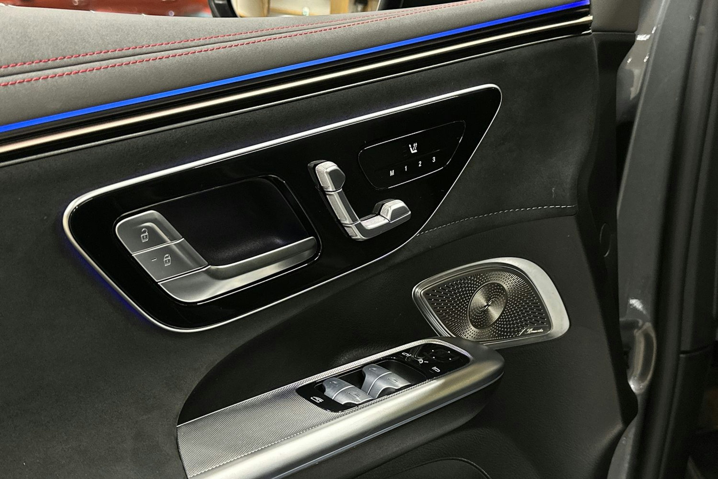 harmaa Mercedes-Benz EQE SUV 2024 kuva 36.