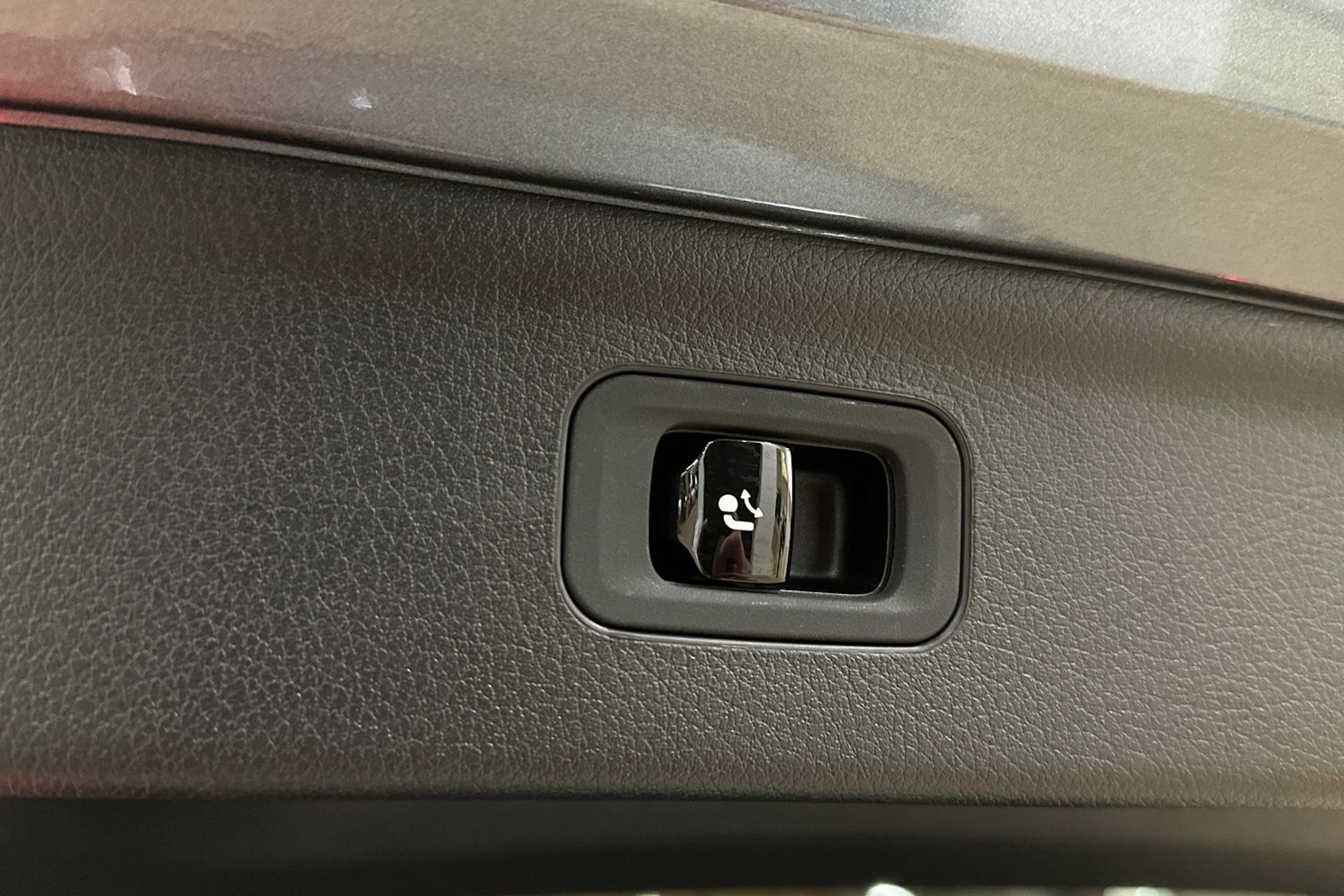 harmaa Mercedes-Benz EQE SUV 2024 kuva 40.