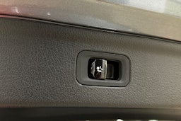 harmaa Mercedes-Benz EQE SUV 2024 kuva 40.