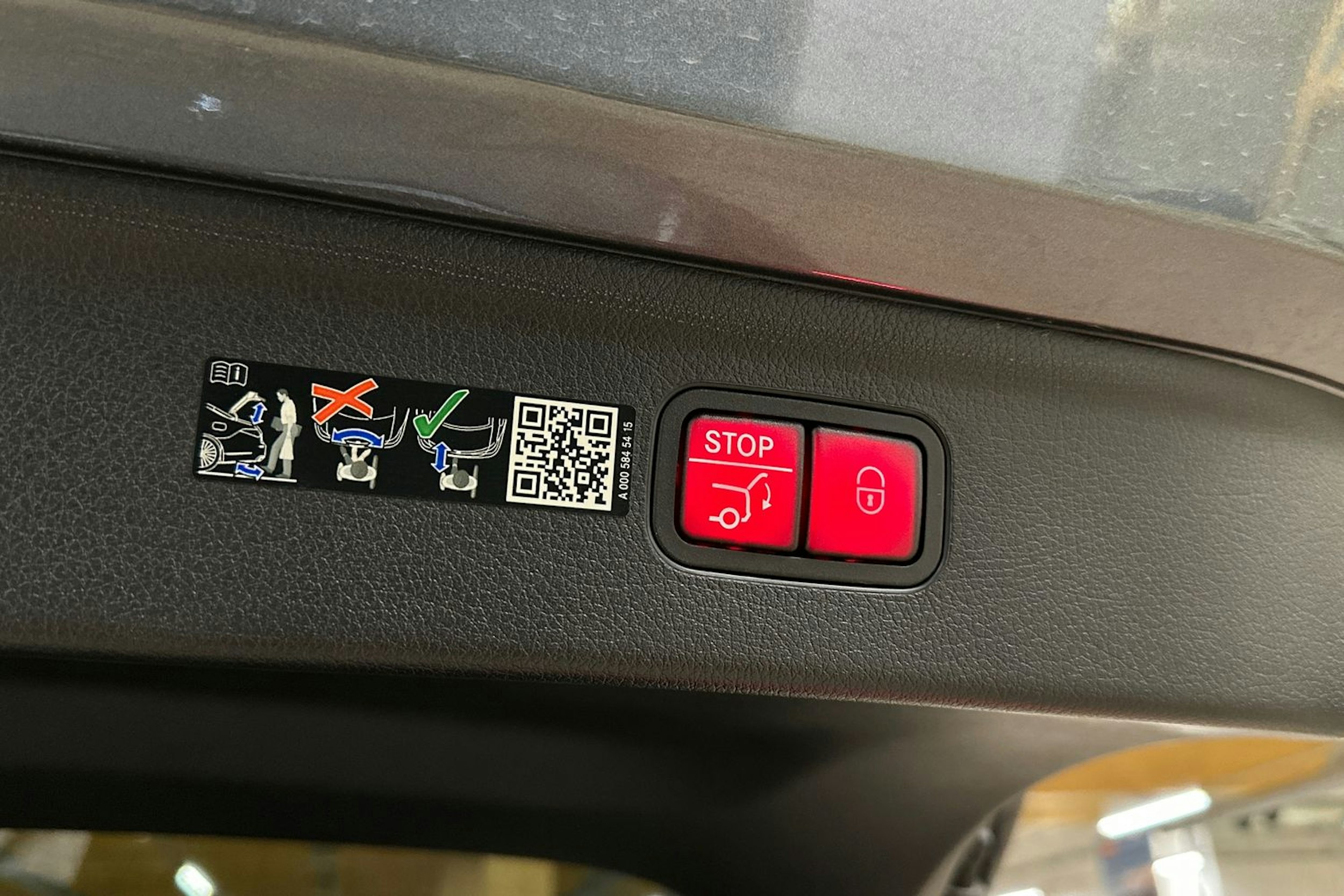 harmaa Mercedes-Benz EQE SUV 2024 kuva 42.