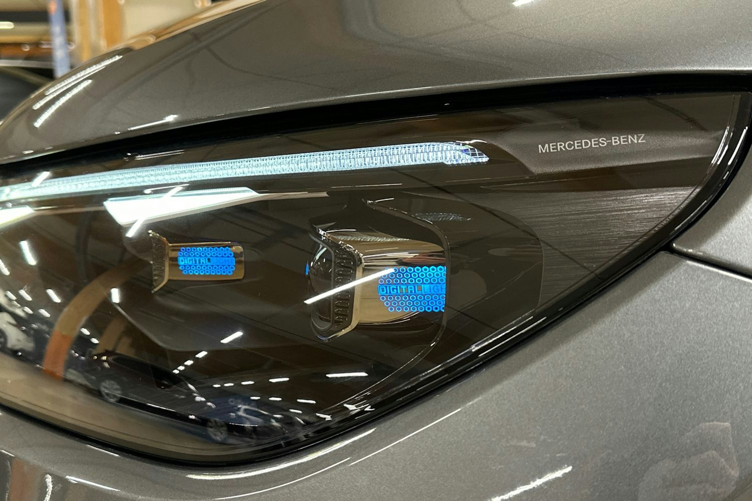 harmaa Mercedes-Benz EQE SUV 2024 kuva 43.