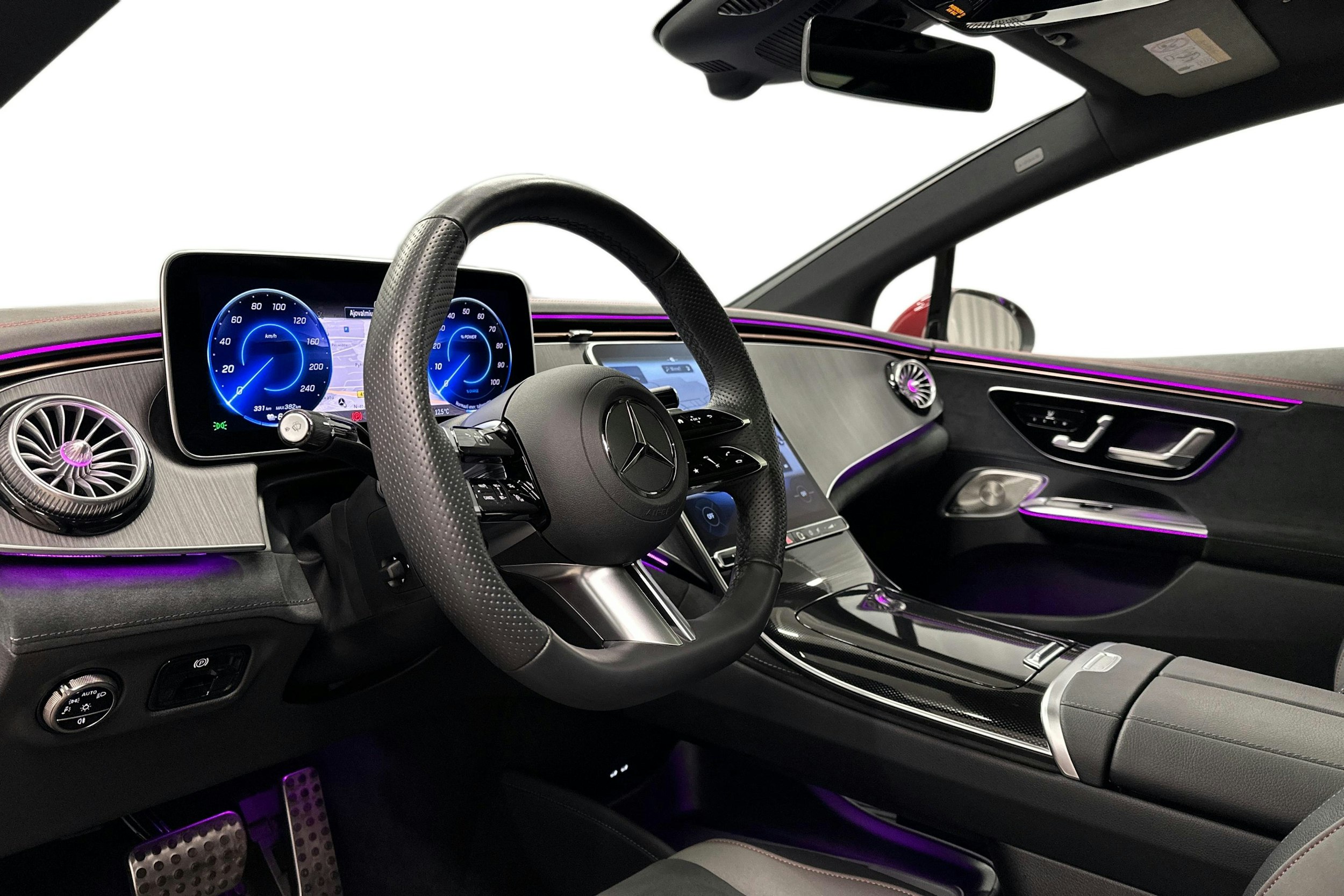 punainen Mercedes-Benz EQE 2025 kuva 7.