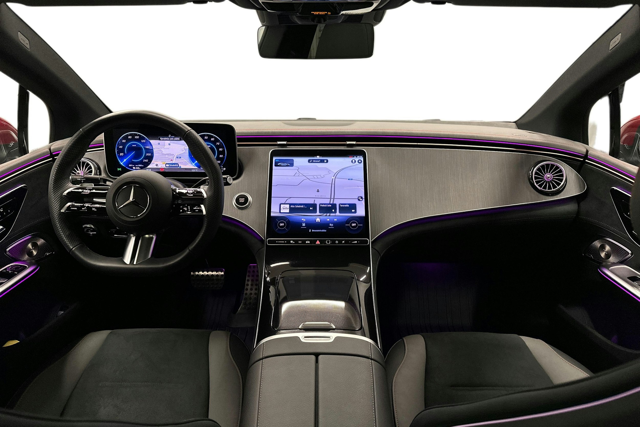 punainen Mercedes-Benz EQE 2025 kuva 9.