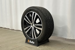 punainen Mercedes-Benz EQE 2025 kuva 13.