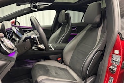 punainen Mercedes-Benz EQE 2025 kuva 17.