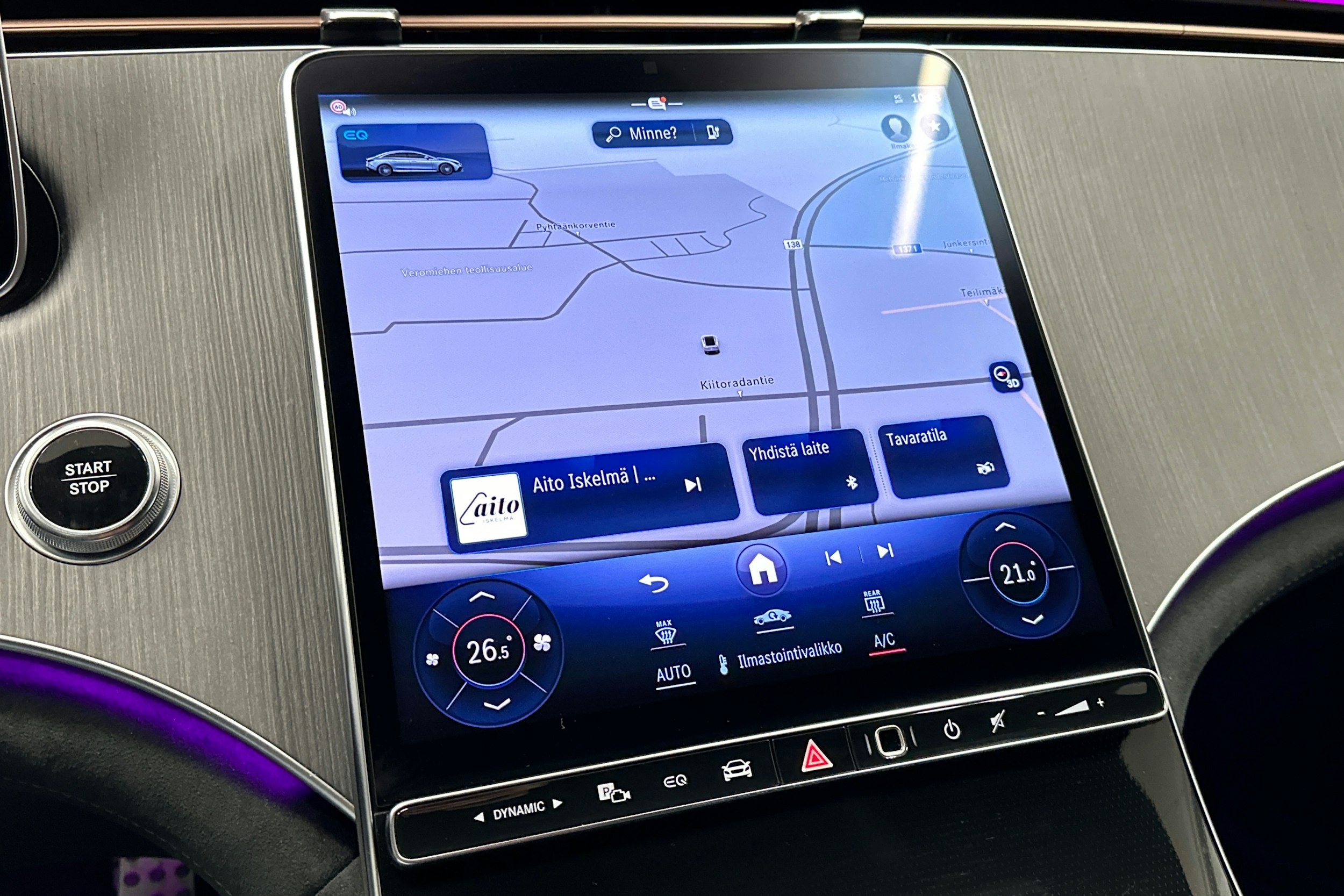 punainen Mercedes-Benz EQE 2025 kuva 25.