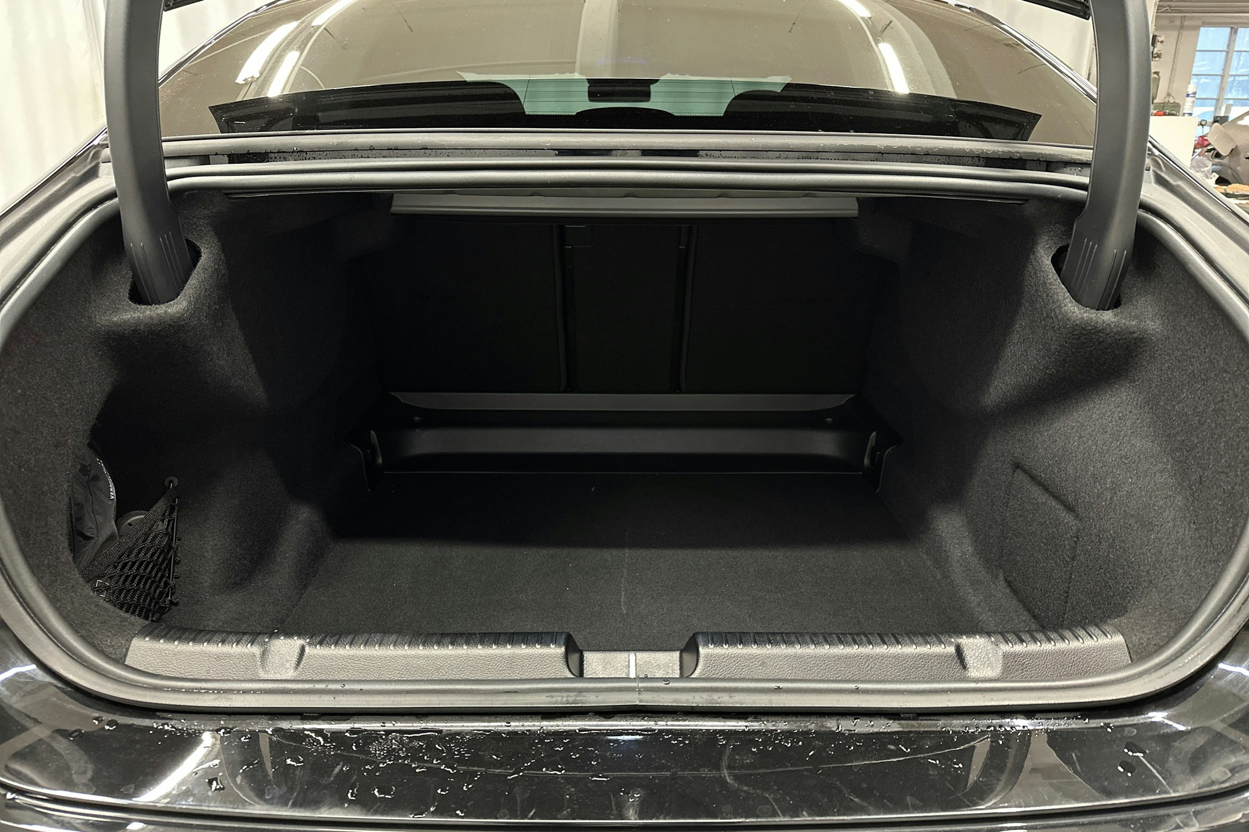 musta Mercedes-Benz EQE 2025 kuva 14.