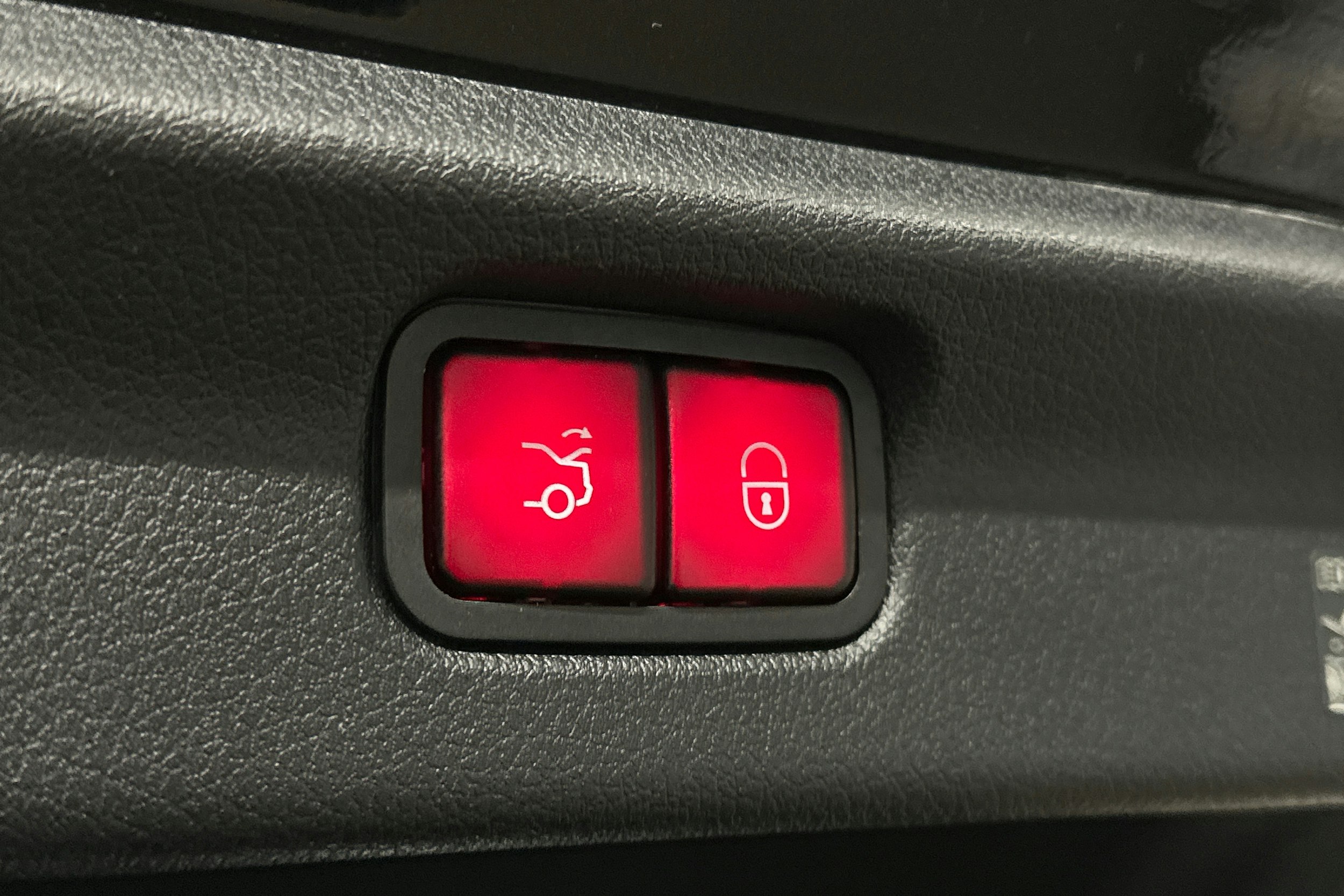 musta Mercedes-Benz EQE 2025 kuva 15.