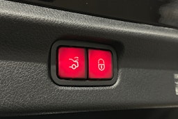 musta Mercedes-Benz EQE 2025 kuva 15.