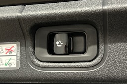 musta Mercedes-Benz EQE 2025 kuva 16.