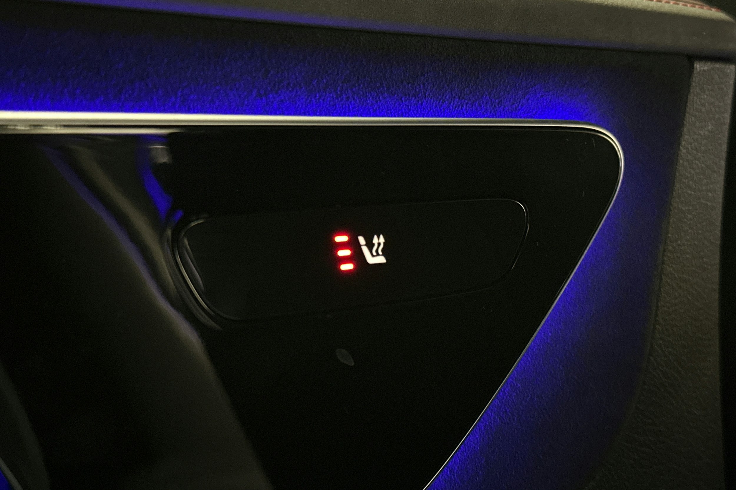 musta Mercedes-Benz EQE 2025 kuva 17.