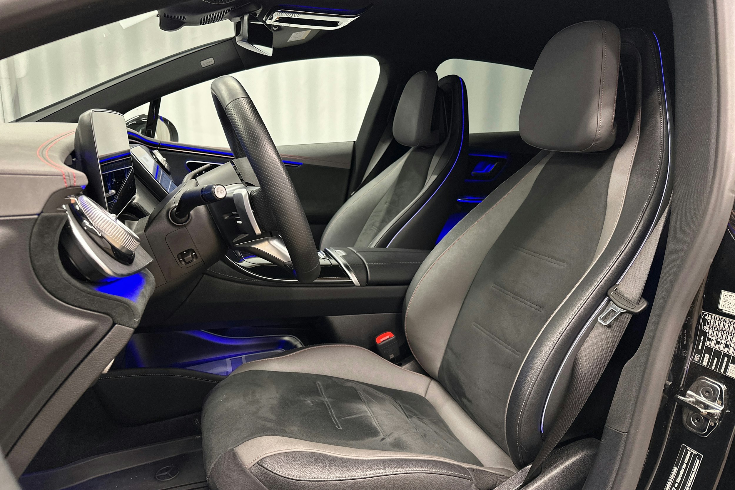 musta Mercedes-Benz EQE 2025 kuva 18.