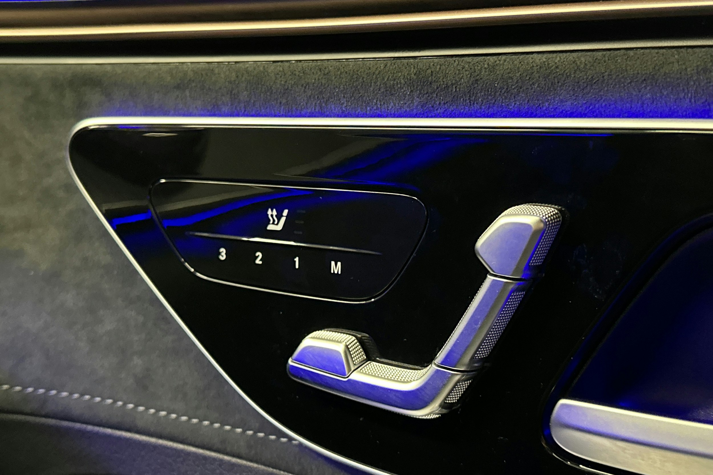 musta Mercedes-Benz EQE 2025 kuva 20.