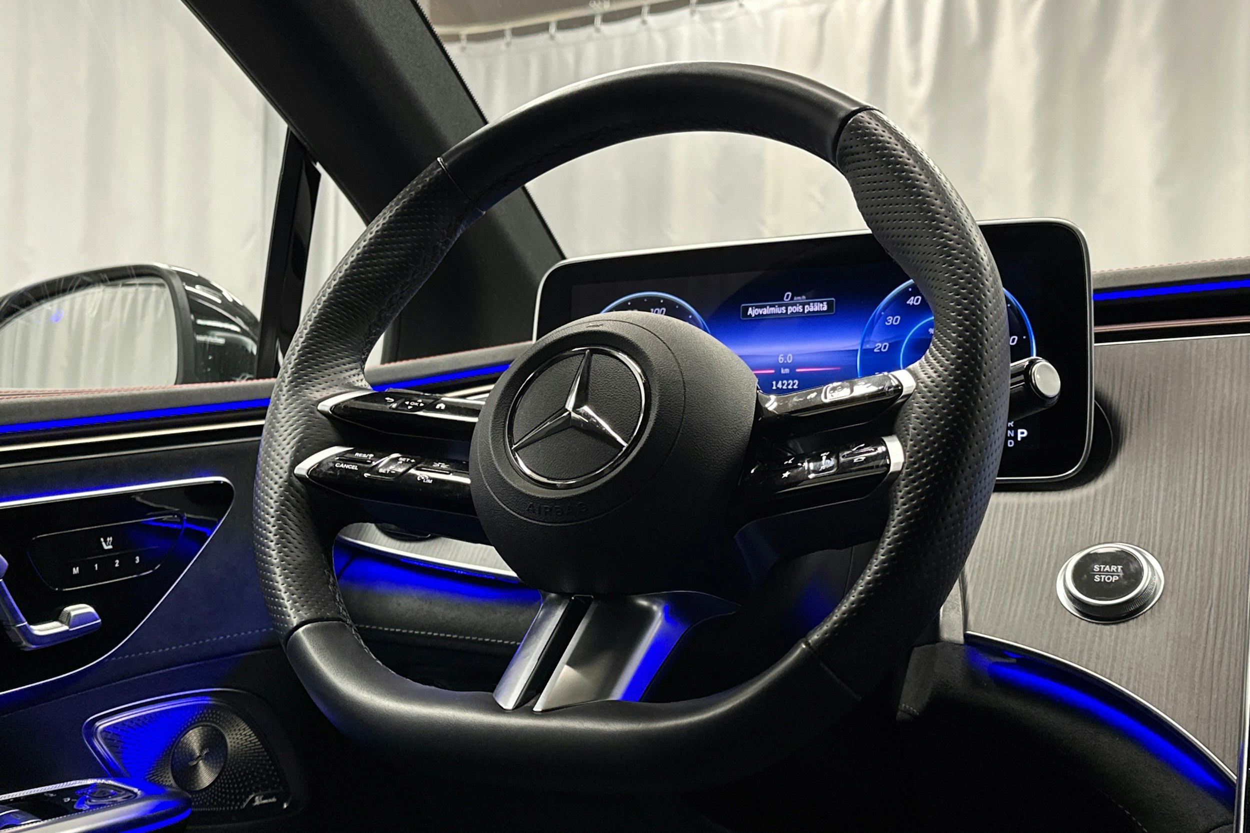 musta Mercedes-Benz EQE 2025 kuva 21.