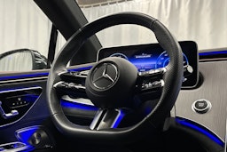 musta Mercedes-Benz EQE 2025 kuva 21.