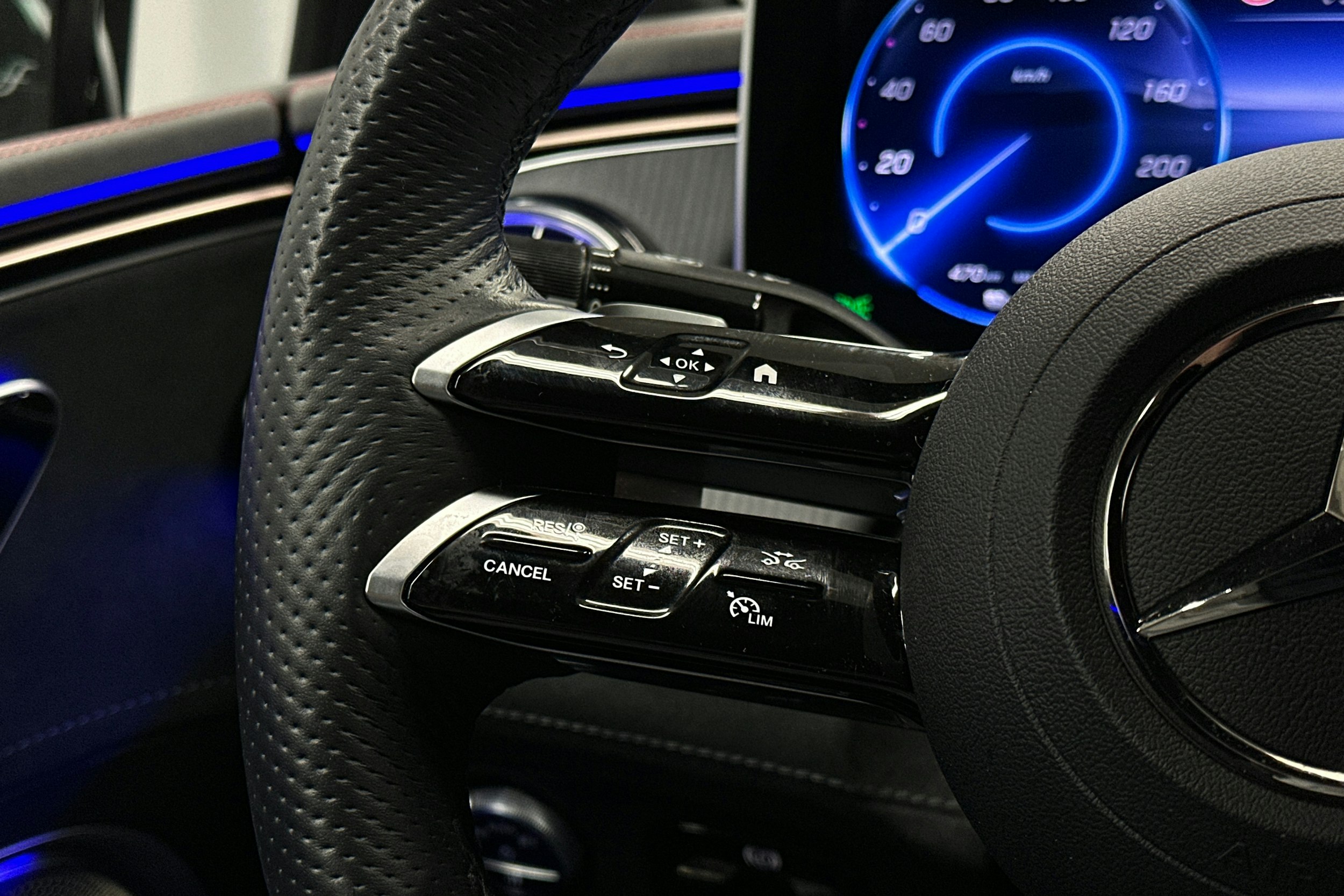 musta Mercedes-Benz EQE 2025 kuva 22.