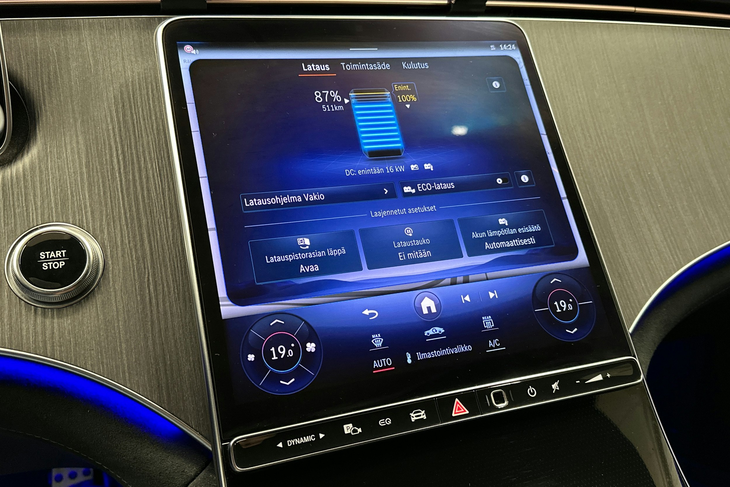 musta Mercedes-Benz EQE 2025 kuva 26.