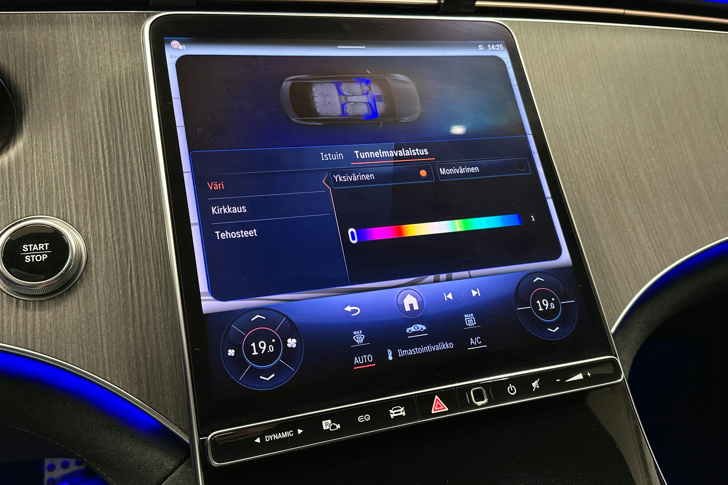 musta Mercedes-Benz EQE 2025 kuva 30.