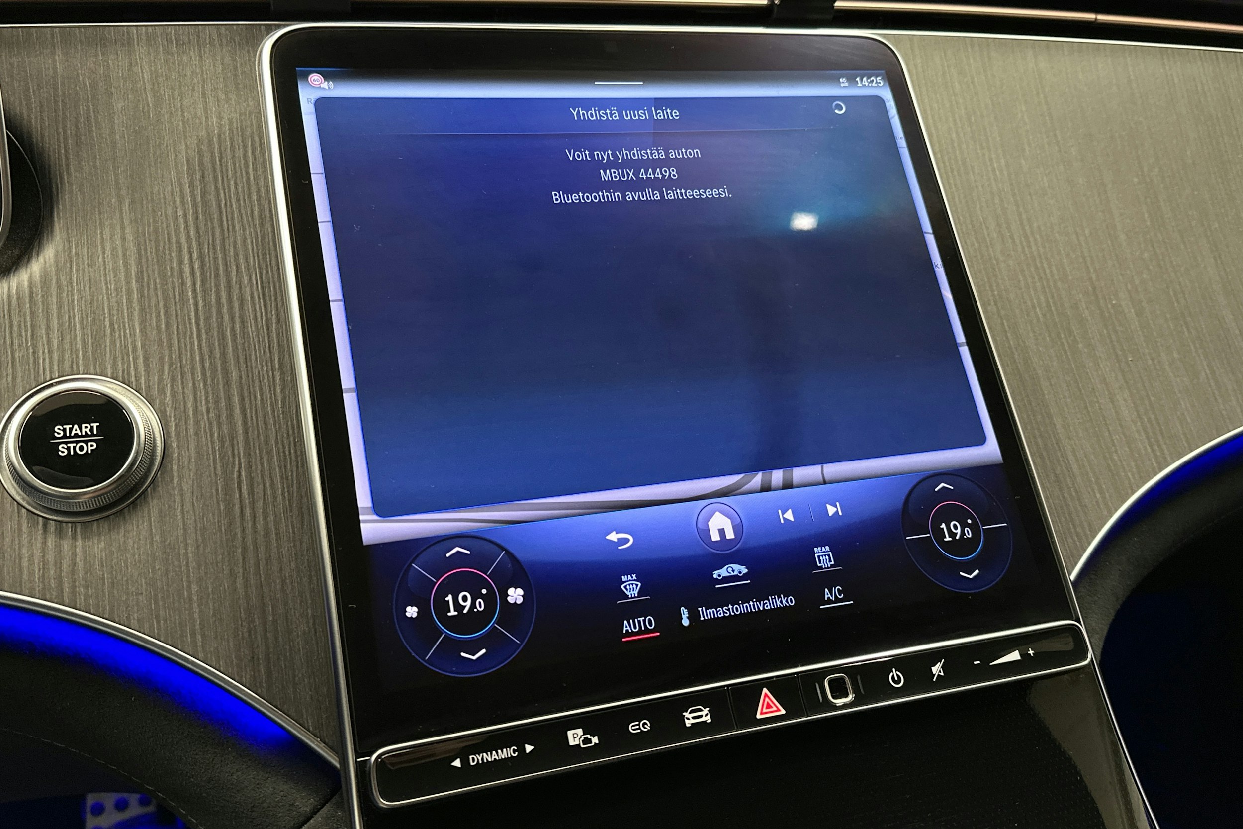 musta Mercedes-Benz EQE 2025 kuva 31.