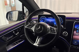 sininen Mercedes-Benz EQE SUV 2023 kuva 14.
