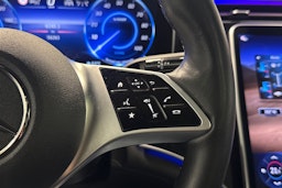 sininen Mercedes-Benz EQE SUV 2023 kuva 18.