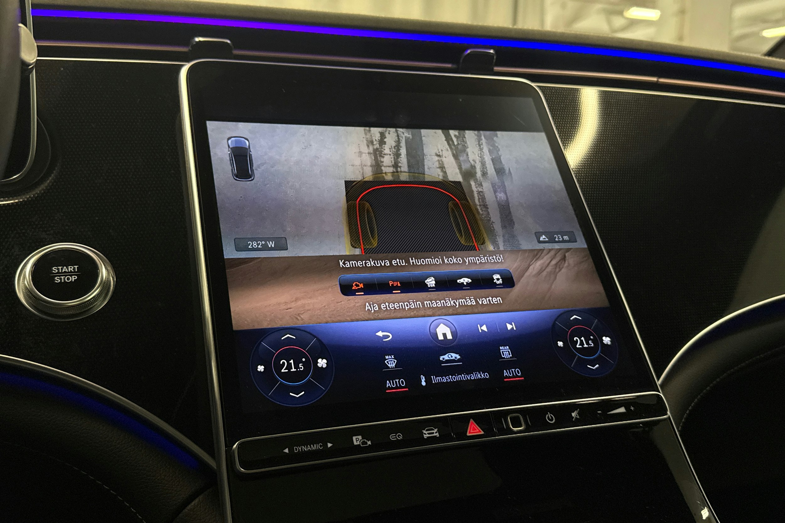 sininen Mercedes-Benz EQE SUV 2023 kuva 19.